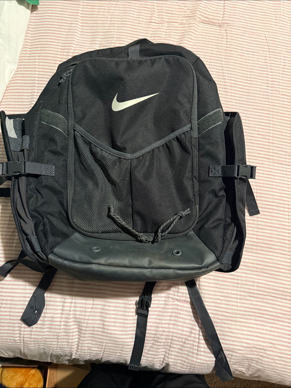 Nike Black Men's baseball or softball bag. In great condition!